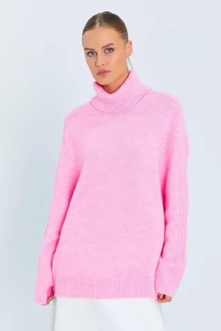 Lockerer Pullover mit Stehkragen