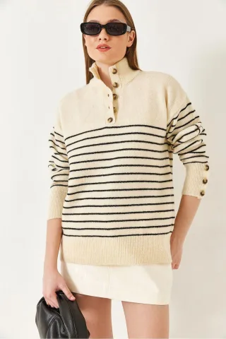 Knopfkragen gestreifter Strickpullover
