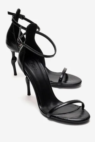 Yelena Pumps mit Knöchelriemen und Stilettoabsatz