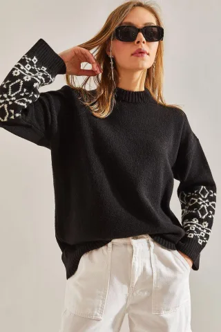 Crew-Neck-Jacquard-Strickpullover mit Stickerei