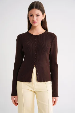 Knopfverziertes Slim-Fit-Rippstrick-Cardigan