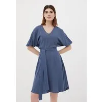 Finn Flare Sommerkleid Taillenzauber mit tailliertem Schnitt