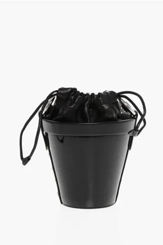 Bucket Bag aus Lackleder mit verstellbarem Schultergurt in Schwarz
