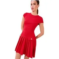 LIPSY Plisseekleid Lipsy Strick-Minikleid mit Military-Knopfdetails (1-tlg)