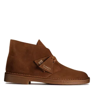 Diese Clarks Desert Boots sind aus hochwertigem Wildleder gefertigt. Die Innenseite der Schuhe ist aus Leder, wodurch sie wunderbar weich und atmungsaktiv sind. Die Kreppsohle bietet hervorragenden Halt und Dämpfung, so dass Sie den ganzen Tag bequem