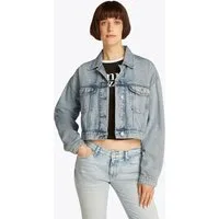 Tommy Jeans Jeansjacke OVSZ CROP TRUCKER JACKET BI6012 mit kurzem Schnitt, in blauer Waschung, mit Brusttaschen