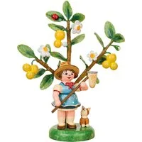 Original Hubrig (Hubrig Volkskunst GmbH) Dekofigur Jahresfigur 2026 Mirabelle - 13 cm #304h2026, handbemalt