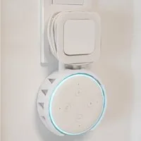 TSB Werk Wandhalterung für Amazon Alexa Echo Dot 3. Gen. Smart-Home-Zubehör, Steckdosenhalterung, Wandhalter