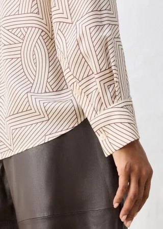 bonprix Fließende Hemdbluse mit Seide, beige, Gr.52, elegante Bluse mit grafischen Druck, in schöner fließnder Premium-Qualität, aus Seide