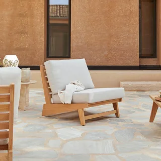 Outdoor Sessel Olia aus massivem Teakholz