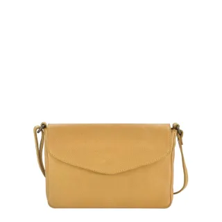 Schultertasche mit schützender Klappe aus Leder in gelb FlapBag | Greenburry. Kompakte Handtasche Soft-Washed für Alltag und Freizeit im Alltag.