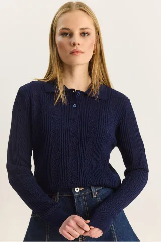 Strickpullover mit strukturiertem Polo-Kragen