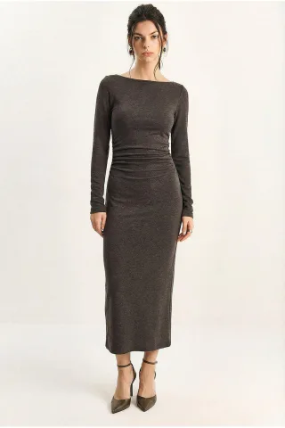 Boot-Ausschnitt Körperbetontes Midi-Kleid mit Drapierung