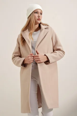 Geknöpfter langer Mantel mit Taschen