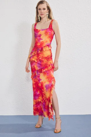 Sehr farbenfrohes, gerades Maxikleid für Damen, elegant und figurbetont, ideal für Abendveranstaltungen und Abschlussfeiern.