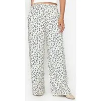SASSYCLASSY Relaxhose Hose mit weitem Bein und floralem Print Damen Weite Stoffhose mit Blumenprint und elastischem Bund offwhite