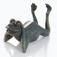 esotec Wasserspeier Figur liegender Frosch Lazy Frog mit Schlauch 1,4m 34x21x23,5cm 100731 (Komplettset)