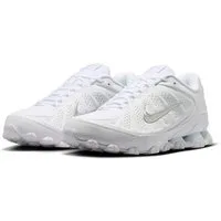 Nike Sportswear Reax 8 Sneaker inspiriert vom Design des Nike Shox