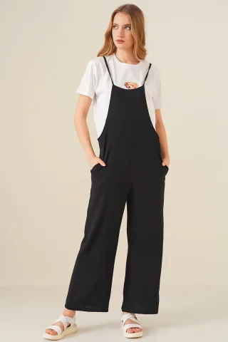 Weit geschnittenes Jumpsuit mit quadratischem Kragen