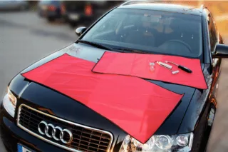 KS Tools Fahrzeugschoner mit Antirutschmatte rot - 500.8060