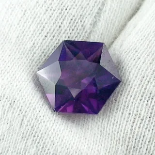 Violetter Amethyst 4,09 ct Octagon Star Cut