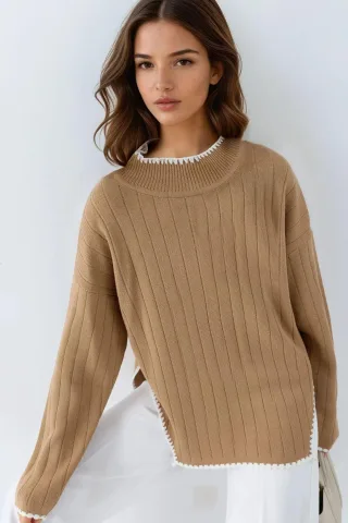 Oversized-Pullover mit Stickdetail