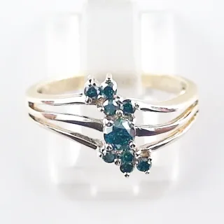 9k Gelbgold-Ring mit königsblauen Diamanten – Elegantes Cluster-Design mit 0,29 ct blauen Brillanten aus Afrika