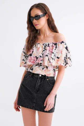 Bluse mit floralem Druck und schulterfreiem Schnitt