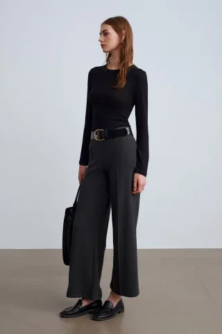 Damenweite Strickhose