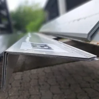 Pultabschluss | 2,80 m Länge | Weißaluminium ( RAL 9006 )