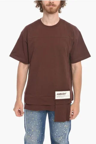 Baumwoll-T-Shirt mit Rundhalsausschnitt und Taillentasche in Braun