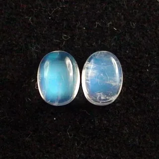 2,63 + 2,54 ct. Mondstein Pärchen mit  Blautönen Oval Cabochon