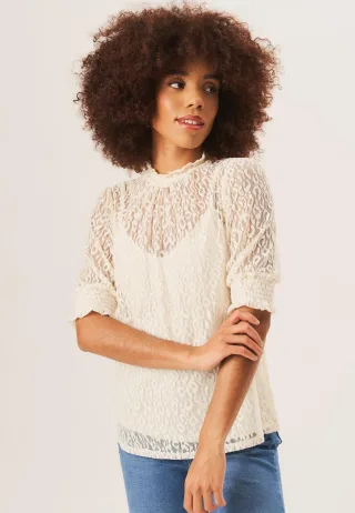 Hochgeschlossene, locker sitzende Bluse aus Spitze