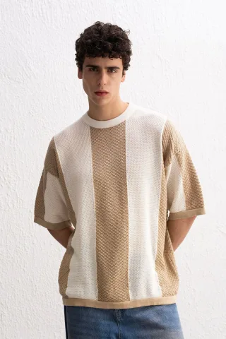 Gestreiftes Strickwaren Rundhals-T-Shirt