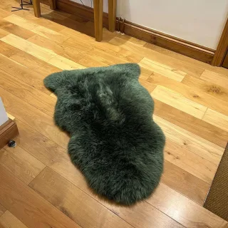 Echter Thymiangrüner Schaffell-Teppich, seidig, natürlich, weich und flauschig, echte Wolle