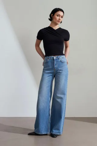 Hochtaillierte weit geschnittene Baumwoll-Jeans