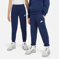 Nike Sportswear Sporthose K NSW CLUB FLC JGGR LBR mit kuscheligem Fleece, glatt an der Außenseite, leichtes Material