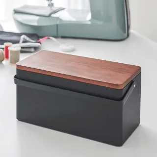 Yamazaki Nähkasten mit Einsatz und Nadelkissen 27x13x14cm Metall schwarz. Bringen Sie zeitlose Ordnung in Ihr Nähzubehör mit diesem Organizer.