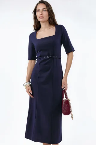 Gürtel-Midikleid mit quadratischem Kragen