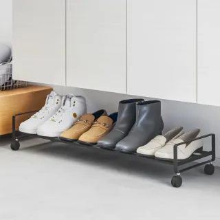 Yamazaki Schuhregal flach auf Rollen Tower – Metall schwarz. Edler Loft-Style und diskrete Organisation für Ihre Schuhe unter Kommoden und Betten.