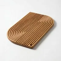 WYE Schneidebrett LINES, feinste EICHE (FSC, EU) - hochwertig verarbeitet, 42cm, Eichenholz, 2-in-1 Wendebrett: Vorne präsentieren, hinten zum Schneiden