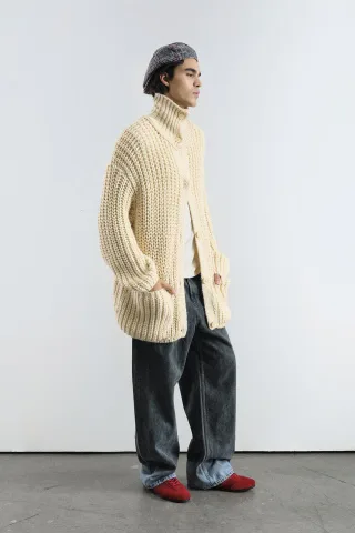 Übergroßer Ripp-Strickpullover mit Knopfverschluss