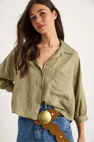 Strukturierter gestreifter Cropped Shirt mit Knopfverschluss und Tasche