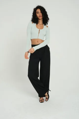 Crop-Cardigan mit Scoop-Ausschnitt und Rückenausschnitt, verziert