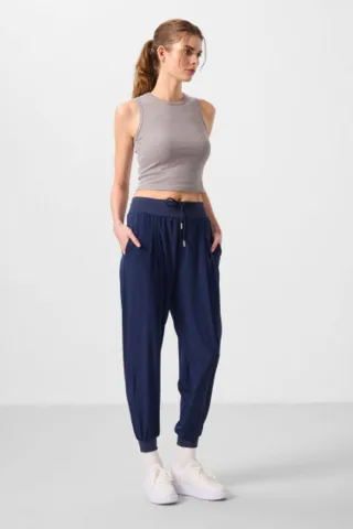 Hüftlange dünne Jersey-Jogginghosen mit Tasche