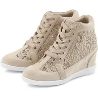LASCANA Freizeitschuh, Keilstiefelette, Stiefelette, Sneaker mit innenliegendem Keilabsatz und eleganten Spitzendetails