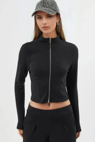 Körpernahe Strickjacke mit Reißverschluss