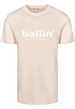 Herren-T-Shirt von der Marke Ballin Est. 2013. Diese Shirts von Ballin Est. 2013 sind aus 100% Bio-Baumwolle hergestellt und haben Regular fit. Dies ist eine etwas engere Passform. Die weiche Baumwolle sorgt für einen hohen Tragekomfort. Modellbezeic