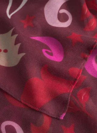 Schal aus recyelter Polyesterware mit gedruckten winterlichen Motiven rot