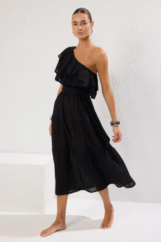 Schwarzes, schlichtes Maxikleid mit Spaghettiträgern für Damen, figurbetont, ideal für den Strand.